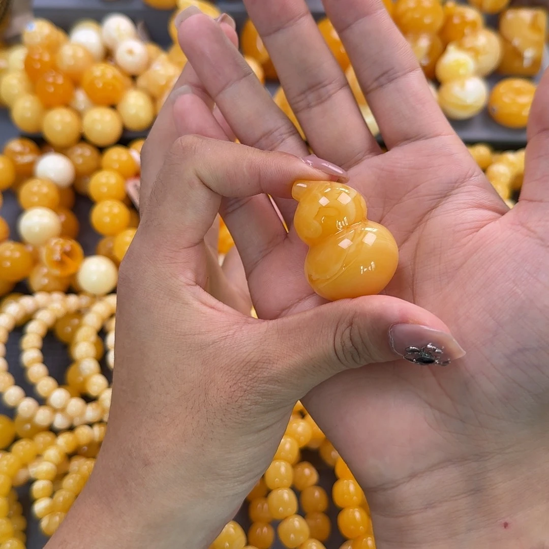 蜜蜡未镶嵌珠宝奇石