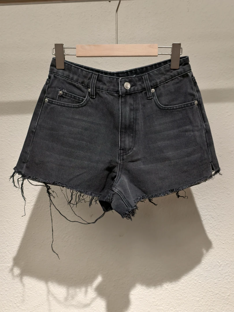 【辣妹热裤毛边黑牛仔短裤】