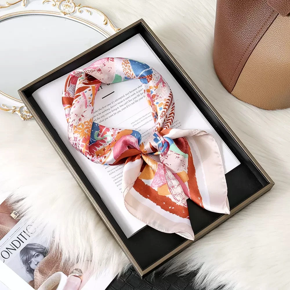 2025新款70cm米白油画暖色少女感韩系巾护颈防风方巾披肩保暖丝巾