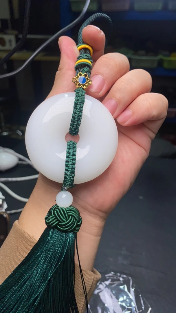 B496 乳白平安扣吊饰