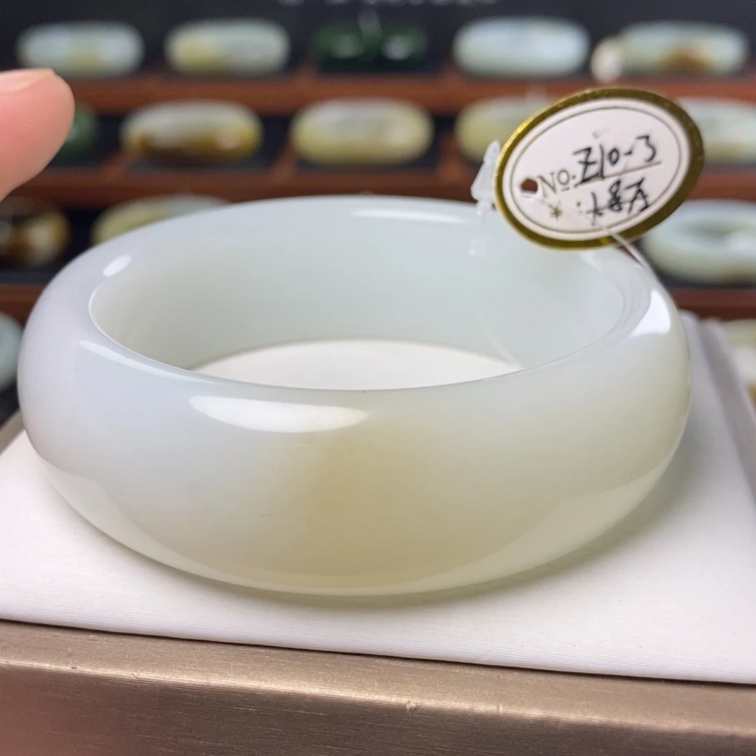 和田玉（白玉）未镶嵌手镯