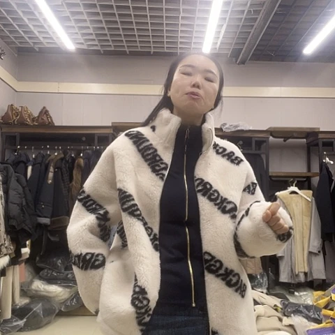 好看好看衣服好看一点点