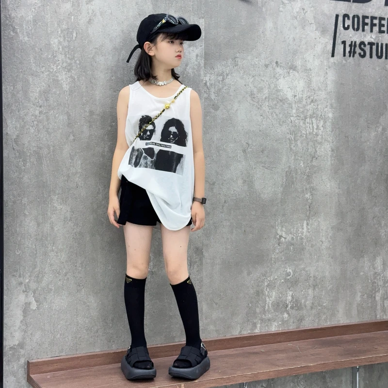 女童夏季新款简约洋气涂鸦薄款背心五粒扣休闲短裤套装