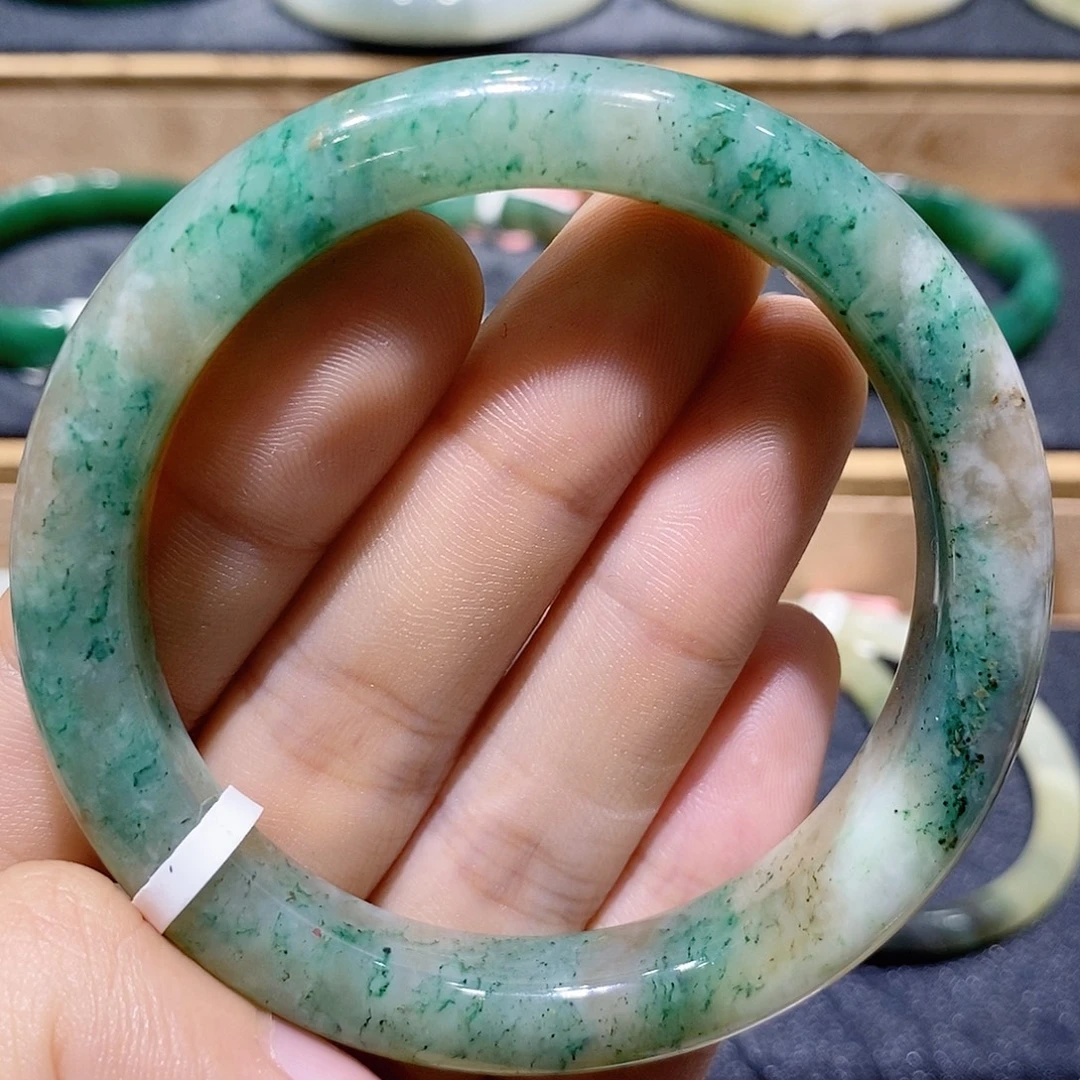独山玉未镶嵌手镯