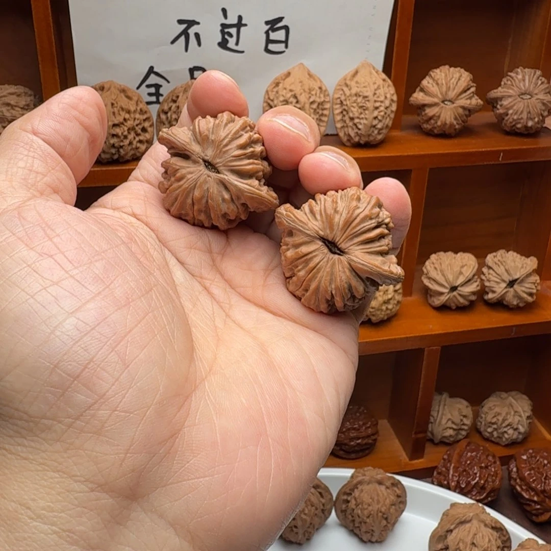 /***/文玩核桃吊坠汉高楼