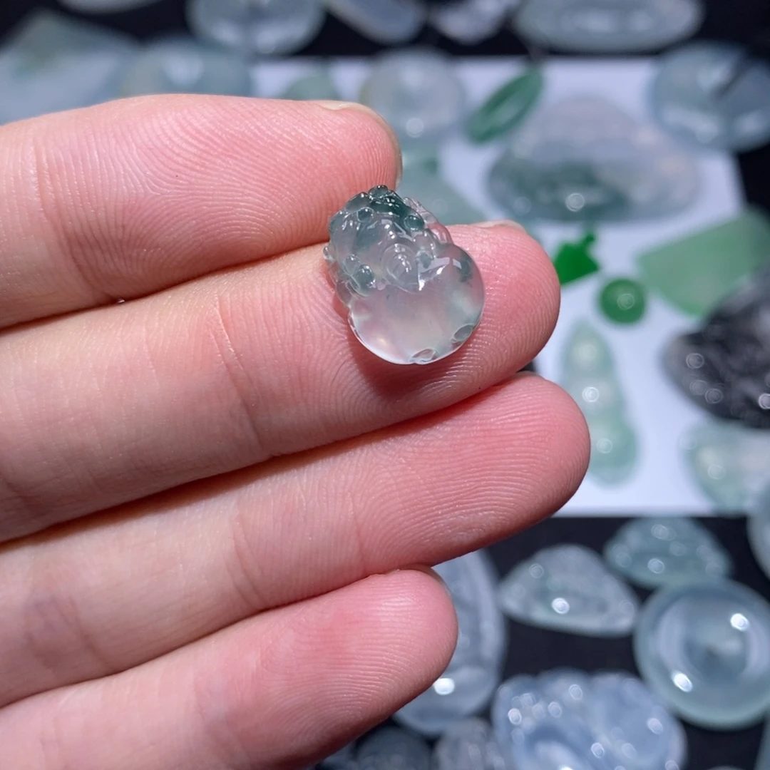 翡翠未镶嵌颈饰貔貅