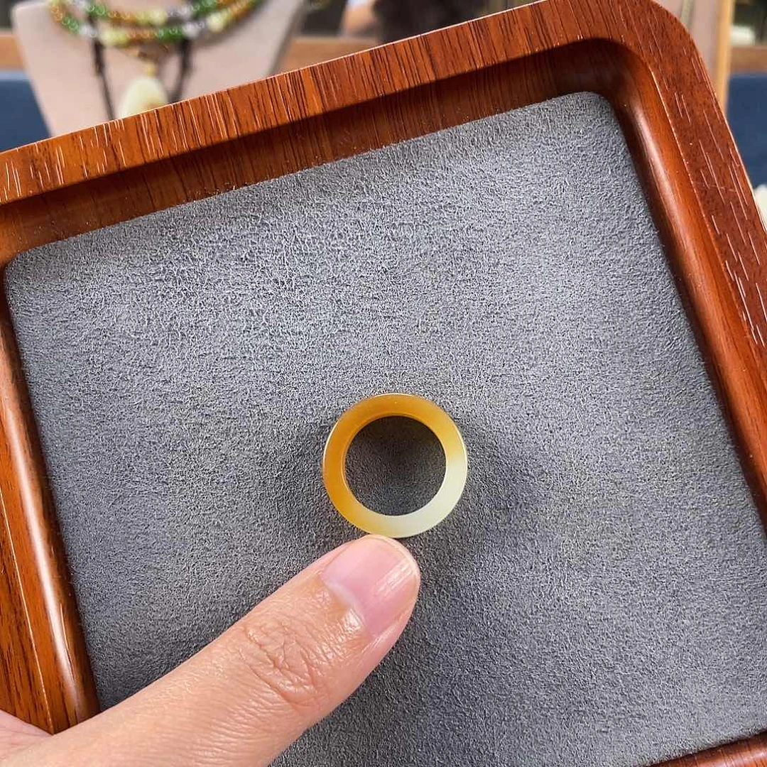 和田玉未镶嵌戒指