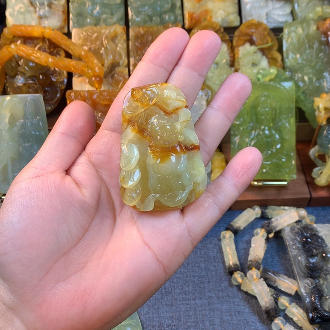 蛇纹石玉未镶嵌颈饰