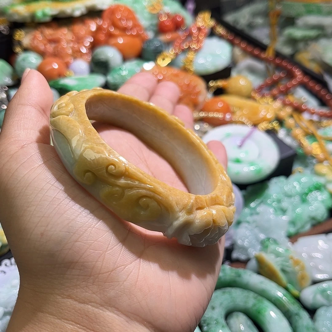 颈饰未镶嵌翡翠待编织