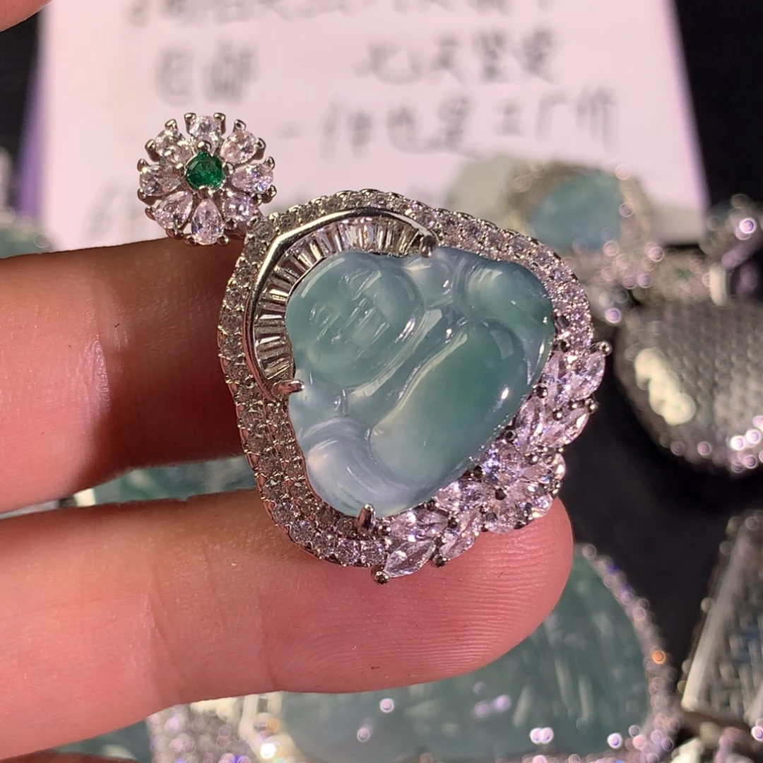 翡翠未镶嵌颈饰佛公