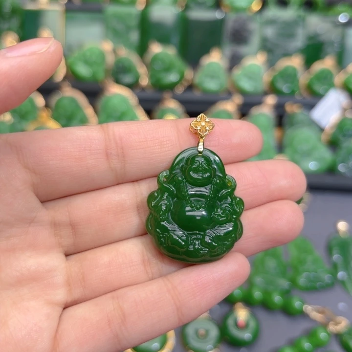 颈饰18K金镶嵌和田玉（碧玉）