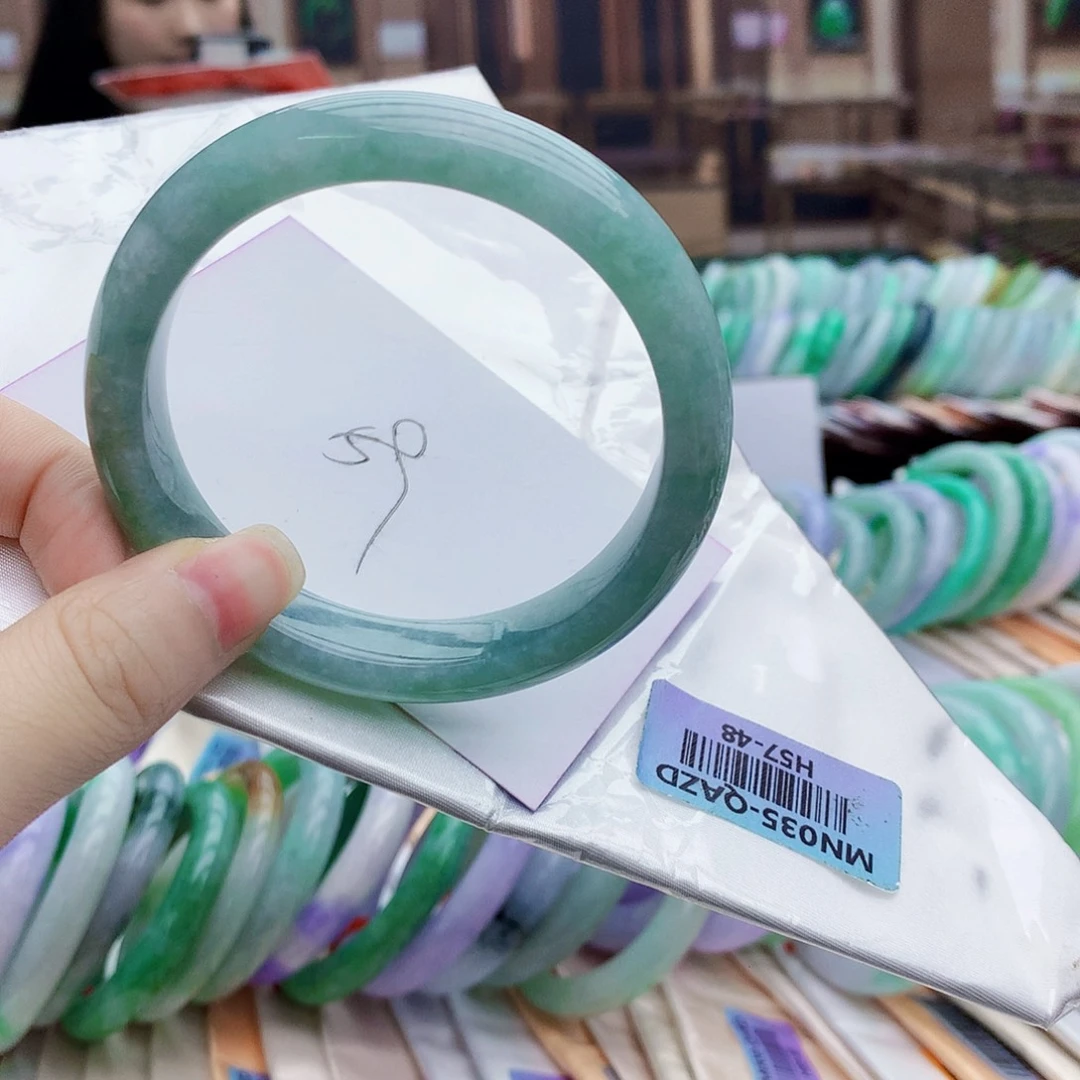 翡翠手镯未镶嵌vhhfbggjghn