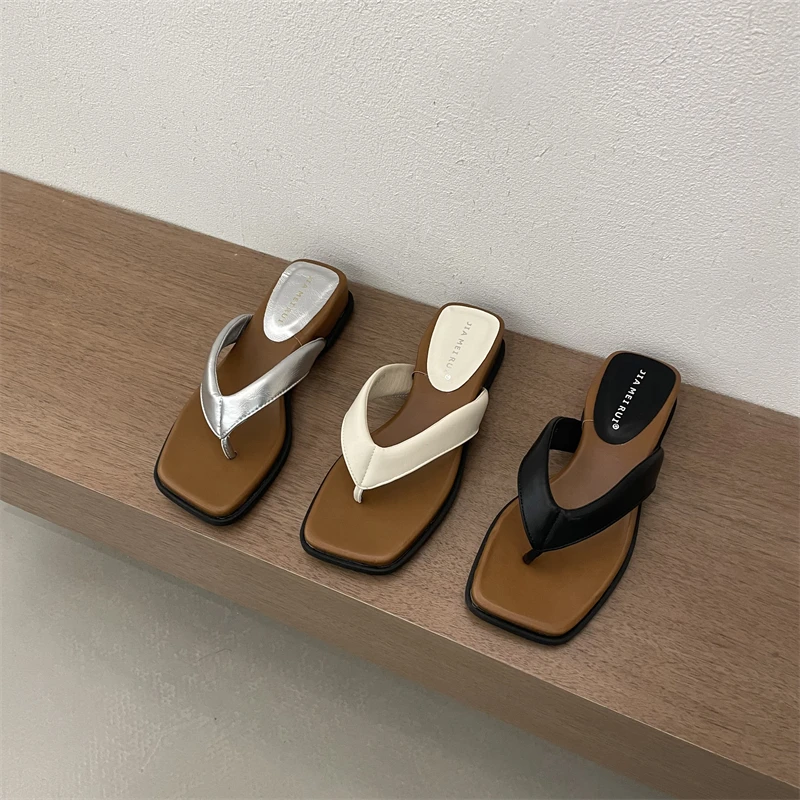 法式复古坡跟夹趾人字拖女2025夏季新款百搭厚底舒适沙滩凉拖鞋子