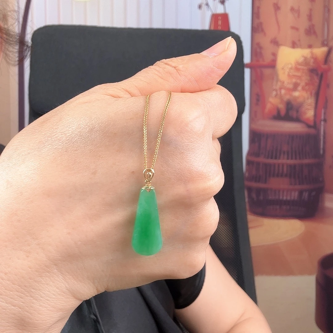 翡翠18K金镶嵌颈饰