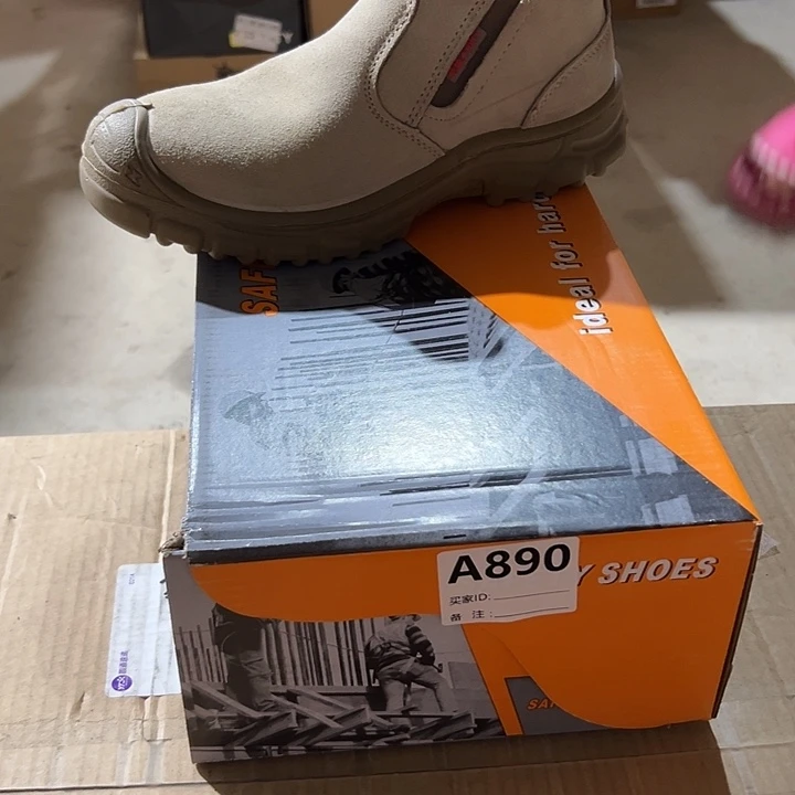编码890号。40码微瑕防砸防刺劳保鞋