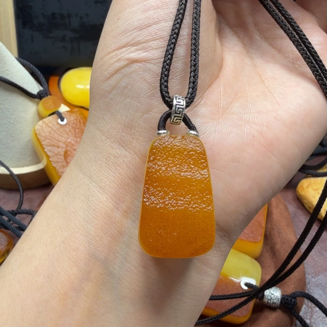 未镶嵌吊坠(赠链)琥珀