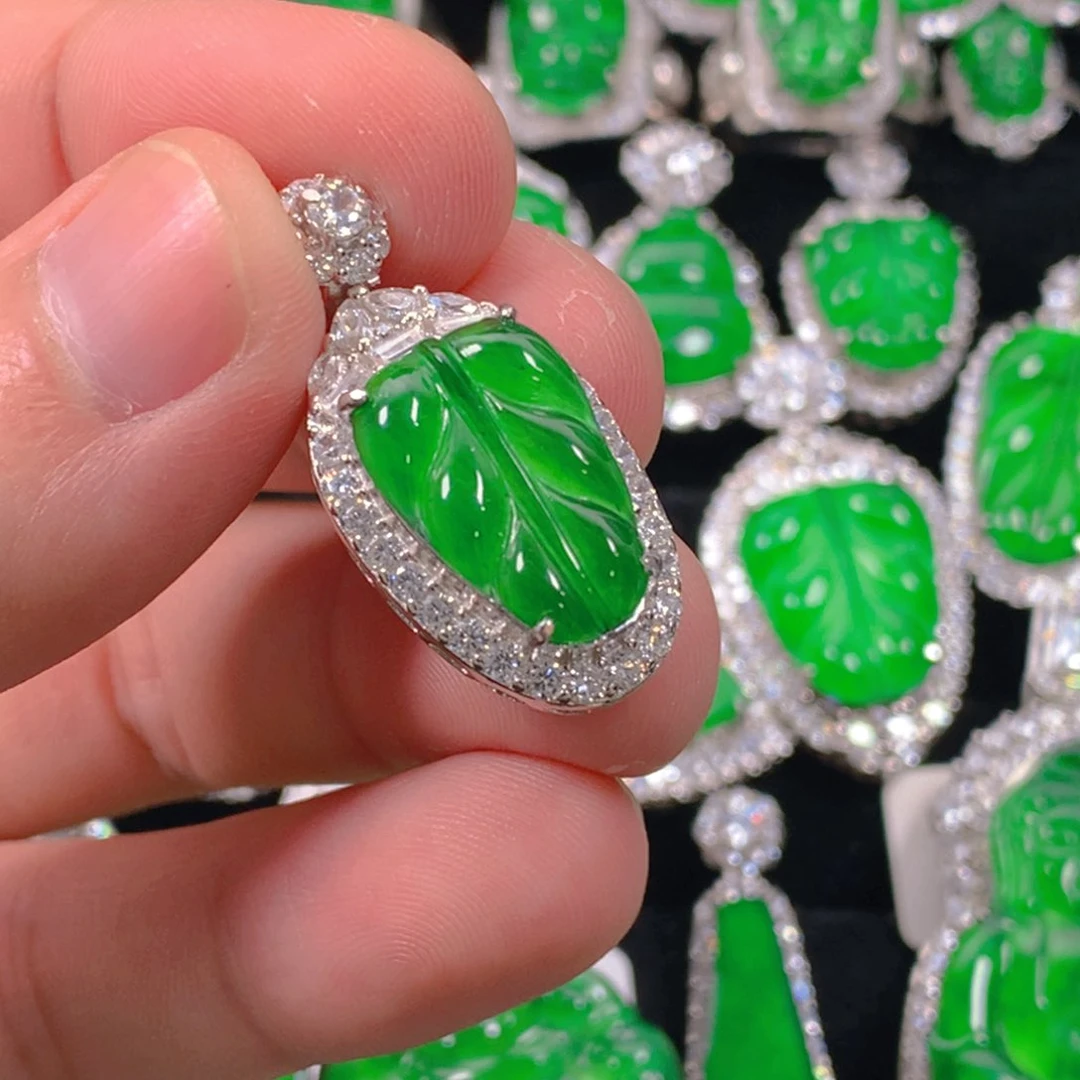 翡翠颈饰银S925镶嵌叶子