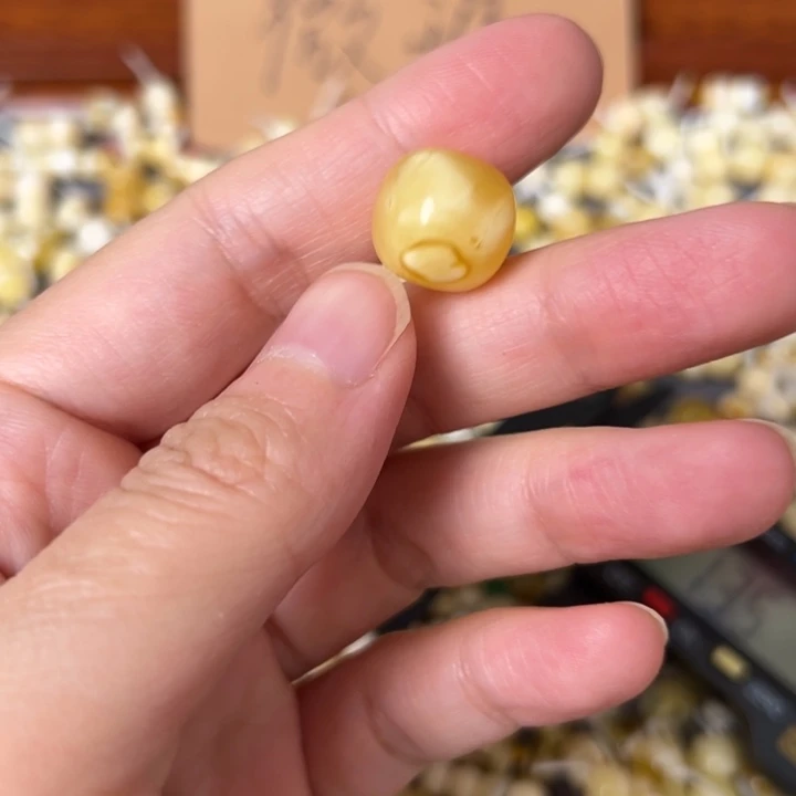 蜜蜡未镶嵌裸石13.4mm一个