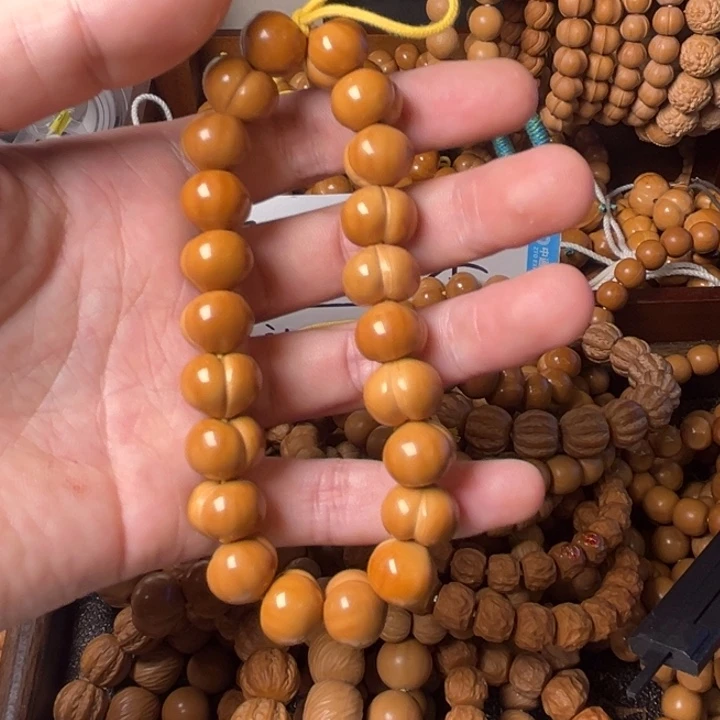 吊坠猴头核桃微瑕屁桃14左右