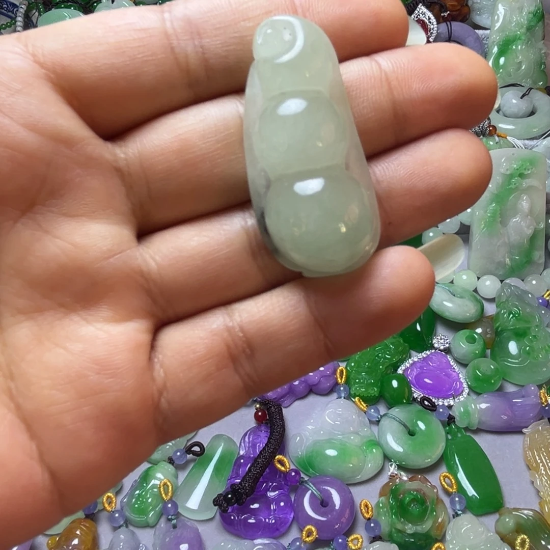 翡翠未镶嵌颈饰吊坠