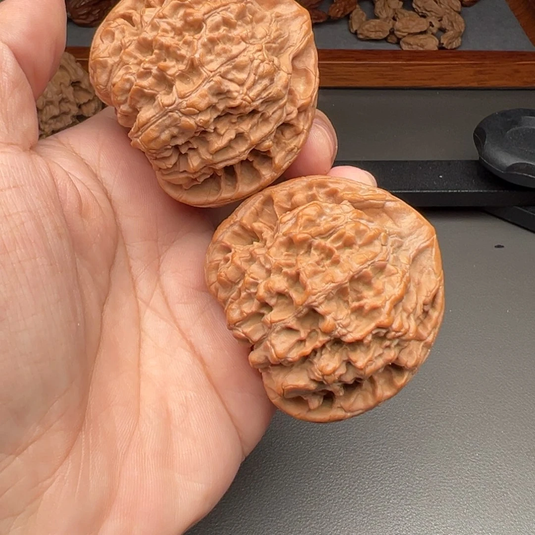 把件文玩核桃53大桃心麒麟纹