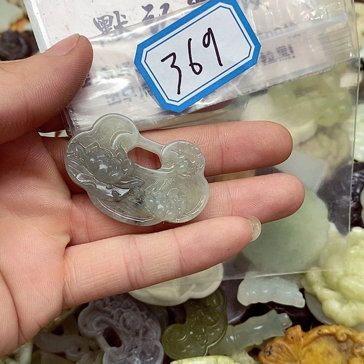 蛇纹石玉未镶嵌颈饰张***姐369