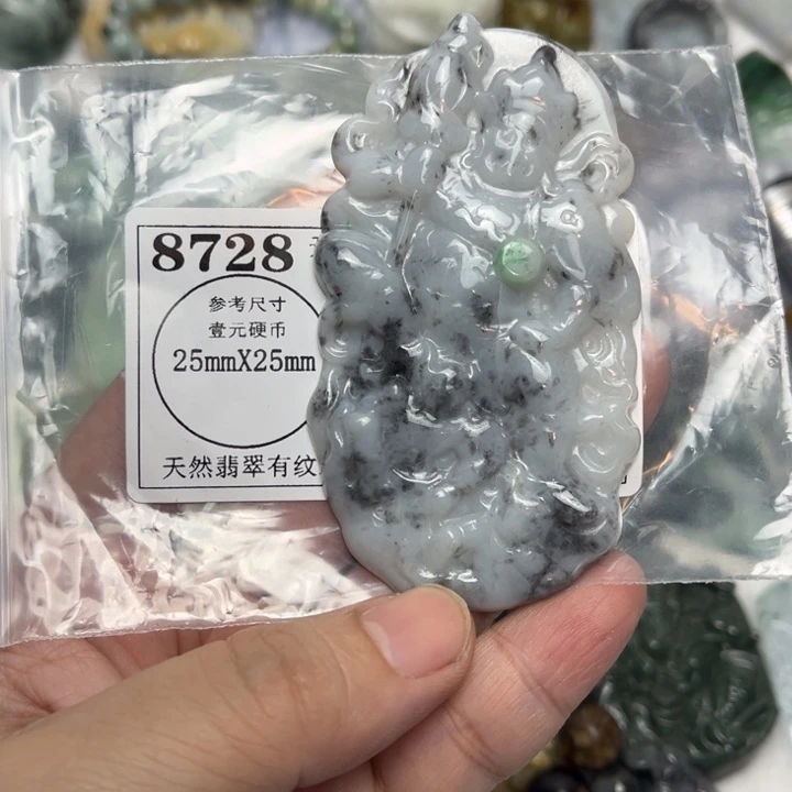 翡翠未镶嵌颈饰8728瑕疵