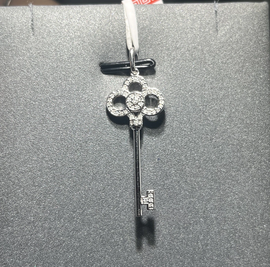 18K金镶嵌天然钻石吊坠  主石约；0.20ct