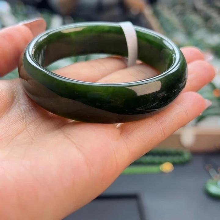 和田玉（糖玉）未镶嵌手镯