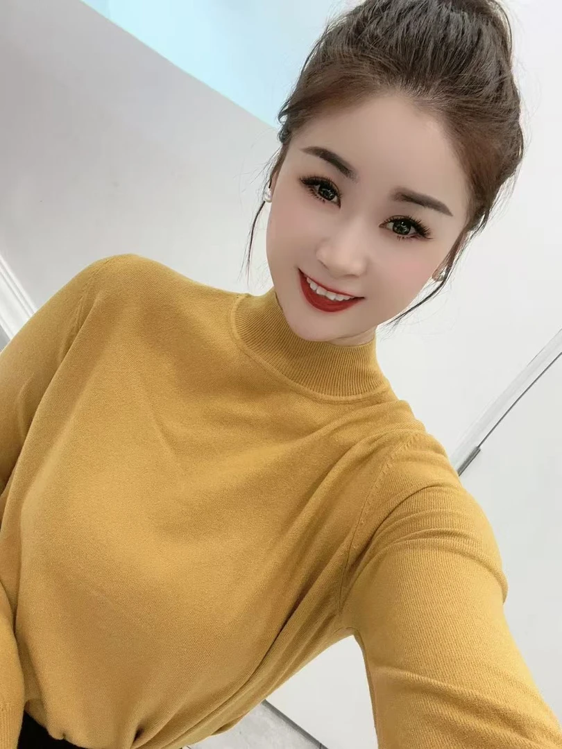 雪琴小屋中高领素版亮色毛衣