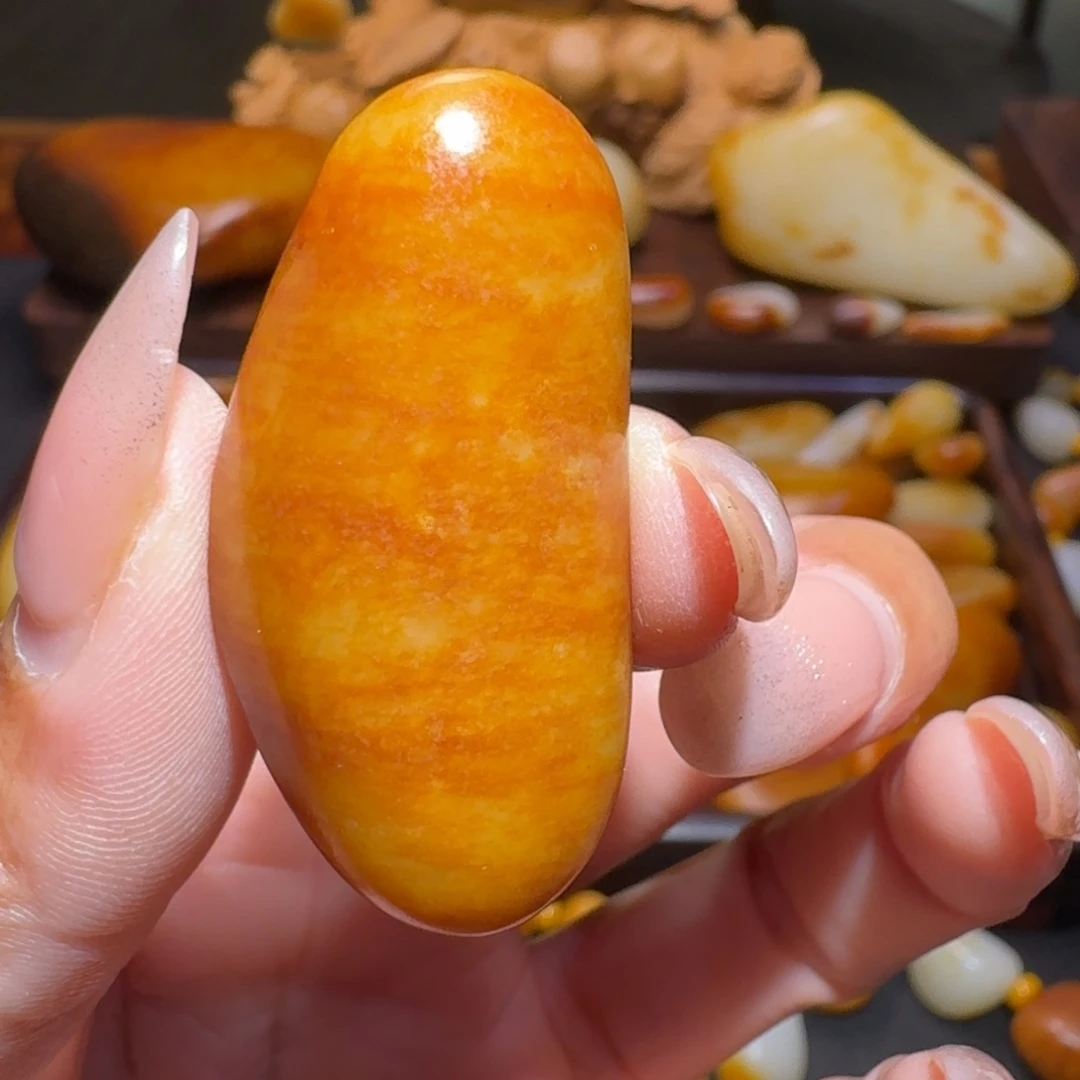 和田玉未镶嵌颈饰闪**