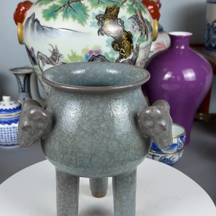 摆件官窑三足炉……