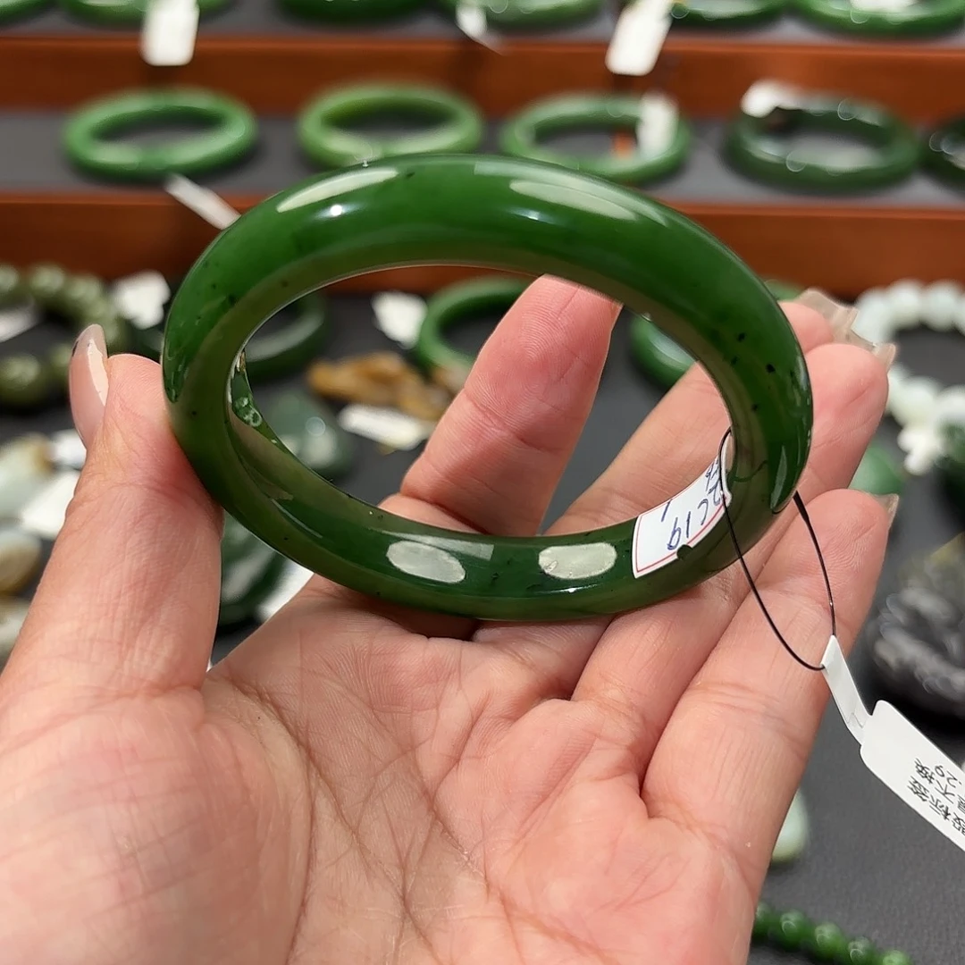 和田玉未镶嵌手镯阳绿 55