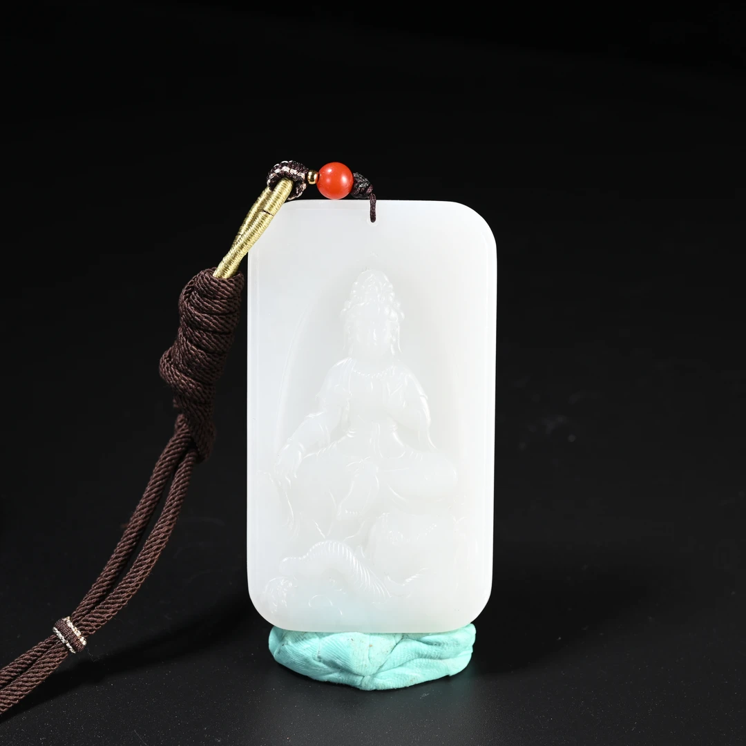 Lot 8827 2511040071和田玉普贤菩萨牌佩挂件/保利