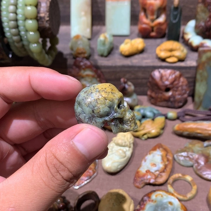 岫岩河磨玉（透闪石质玉）未镶嵌挂件一****哥