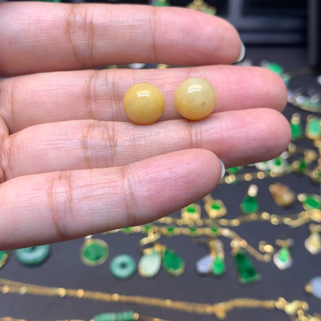 翡翠未镶嵌颈饰有纹