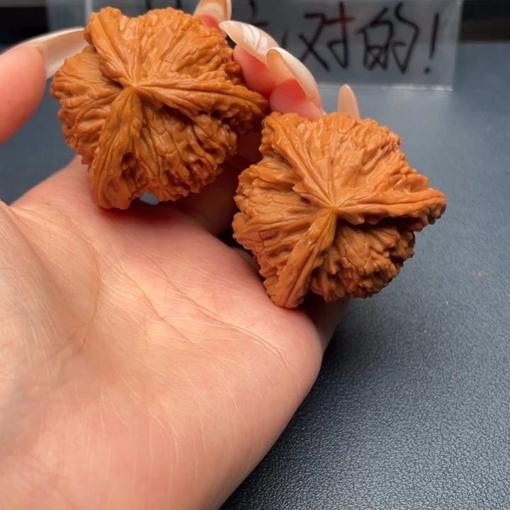 黑****文玩核桃吊坠白狮子