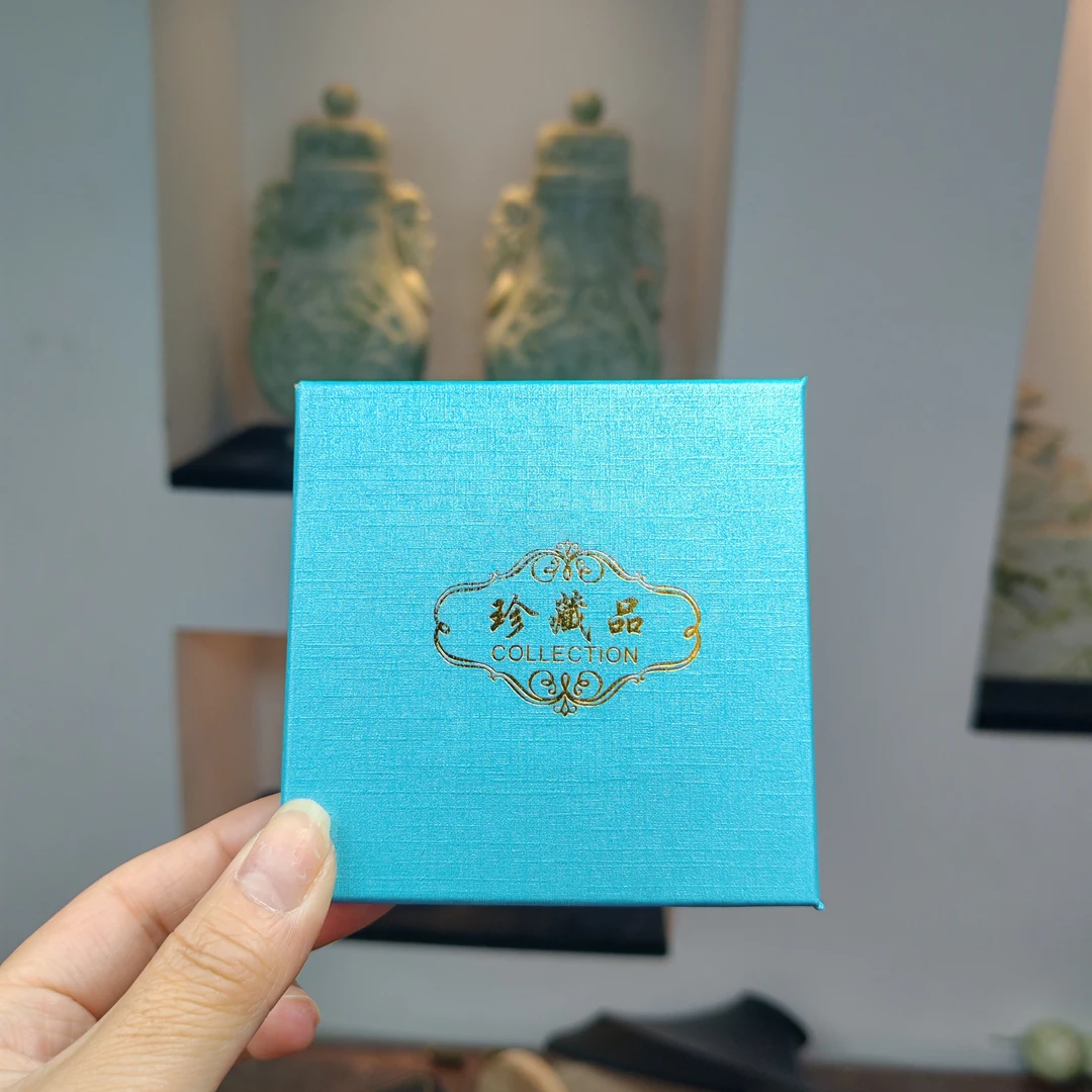 3-=微瑕-蓝盒 精美镯(随机发货 其中一个)