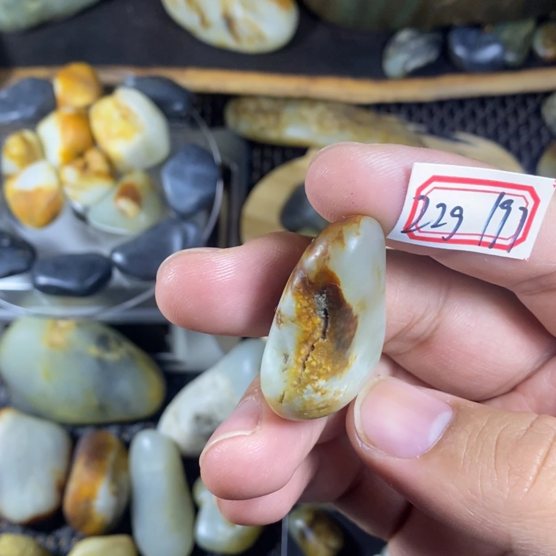 和田玉（糖玉）未镶嵌挂件