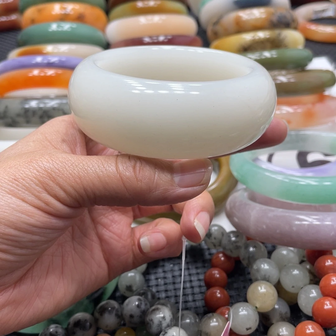 石英岩玉未镶嵌手镯