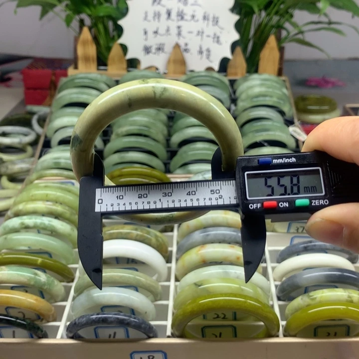 蛇纹石玉未镶嵌手镯36