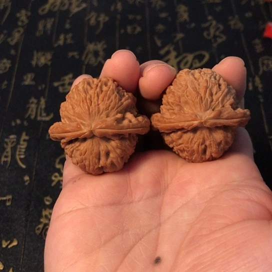 文玩核桃把件三角白39