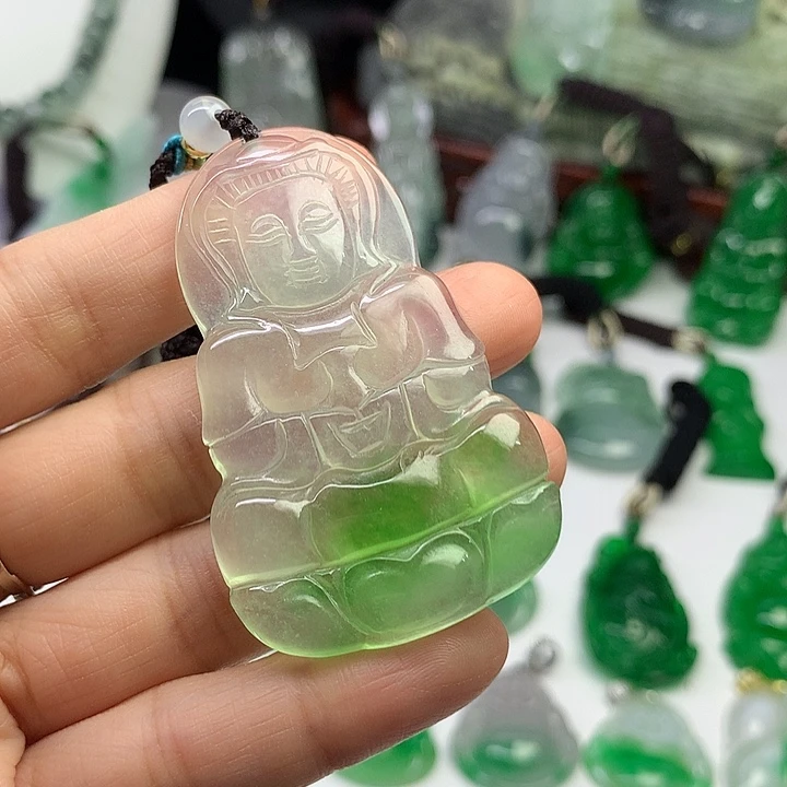 翡翠未镶嵌吊坠(赠链)
