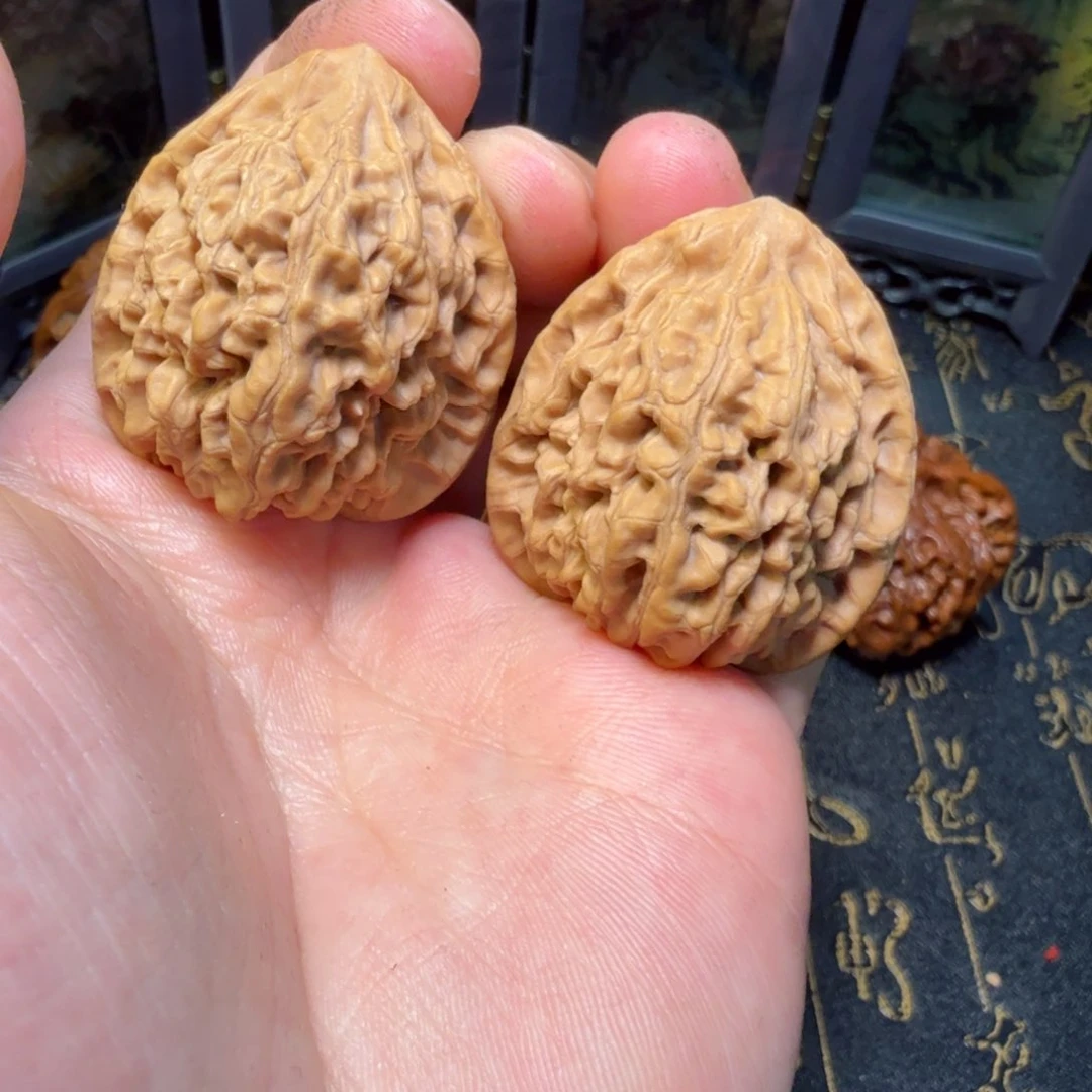 文玩核桃吊坠野核四眼虎头35