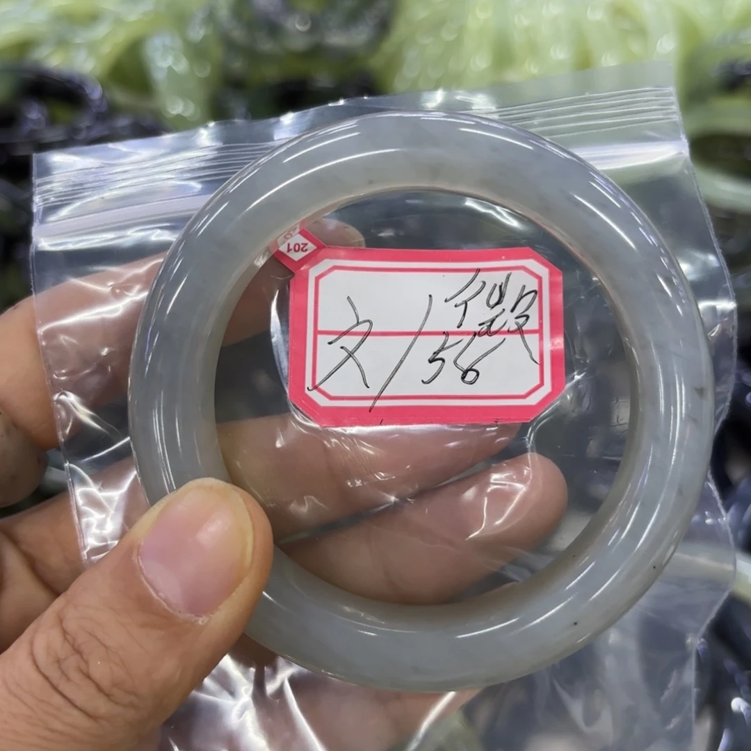 文***爽蛇纹石玉未镶嵌手镯