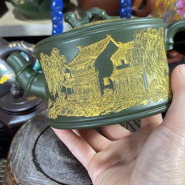 茶壶紫泥原矿泥料手工制作的一把紫砂壶。