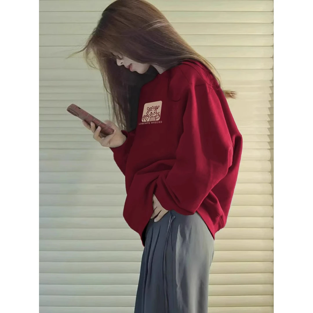 喜庆红氛围卫衣女秋冬加绒2024新年款宽松慵懒风小众设计感上衣潮