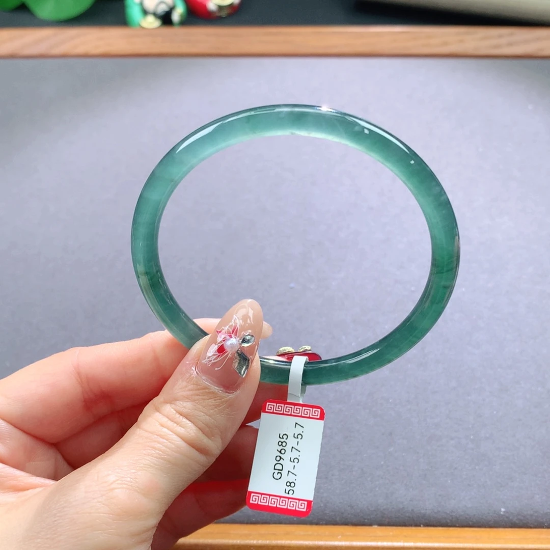 翡翠手镯未镶嵌天然翡翠手镯