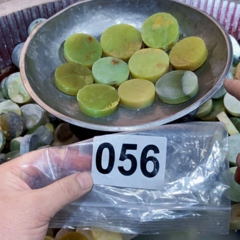 【闪购商品】蛇纹石玉珠宝半成品未镶嵌