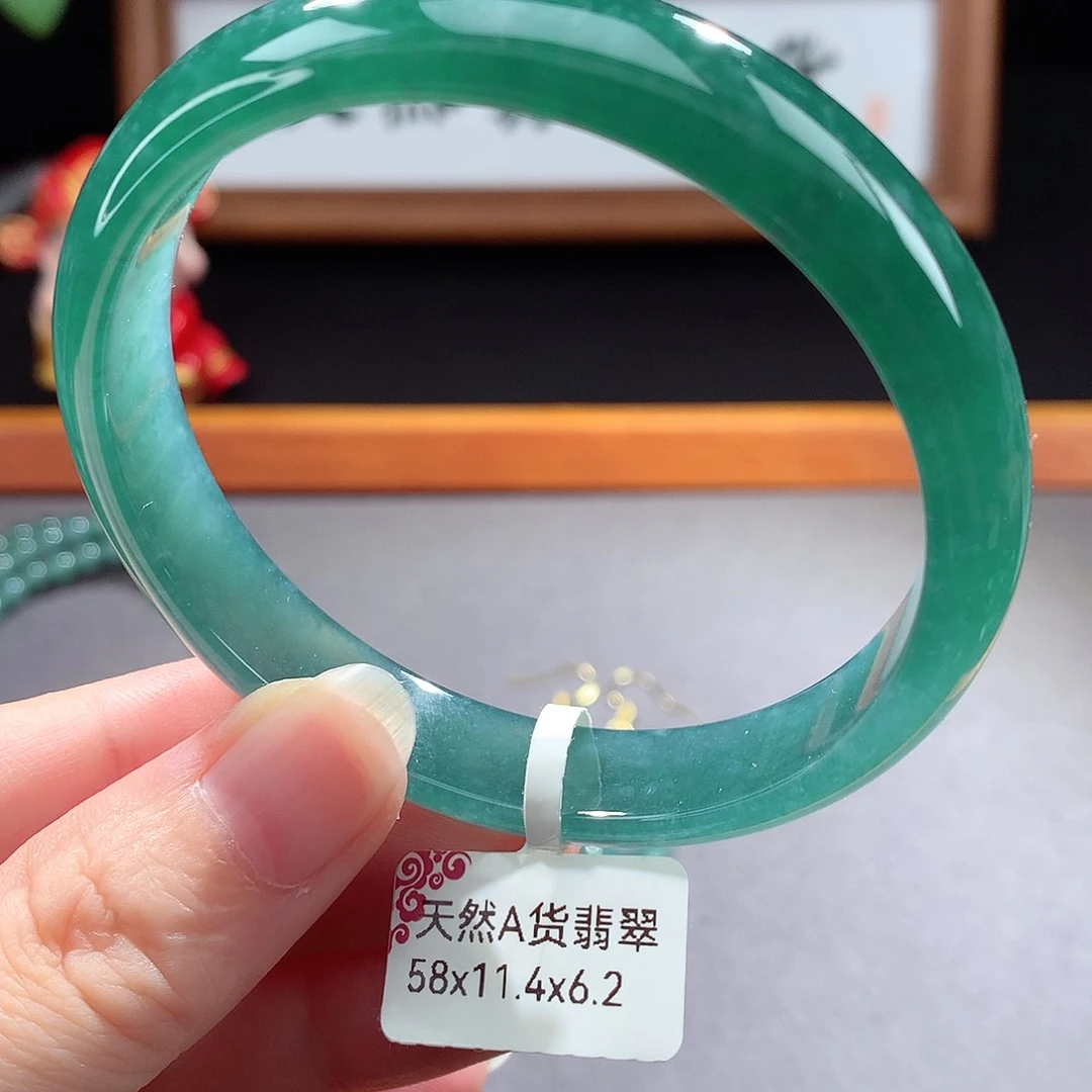未镶嵌手镯（圆镯）翡翠